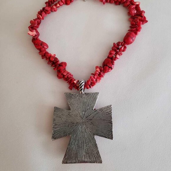 BEAUTIFUL STONE CROSS NECKLACE - Picture 4 of 9